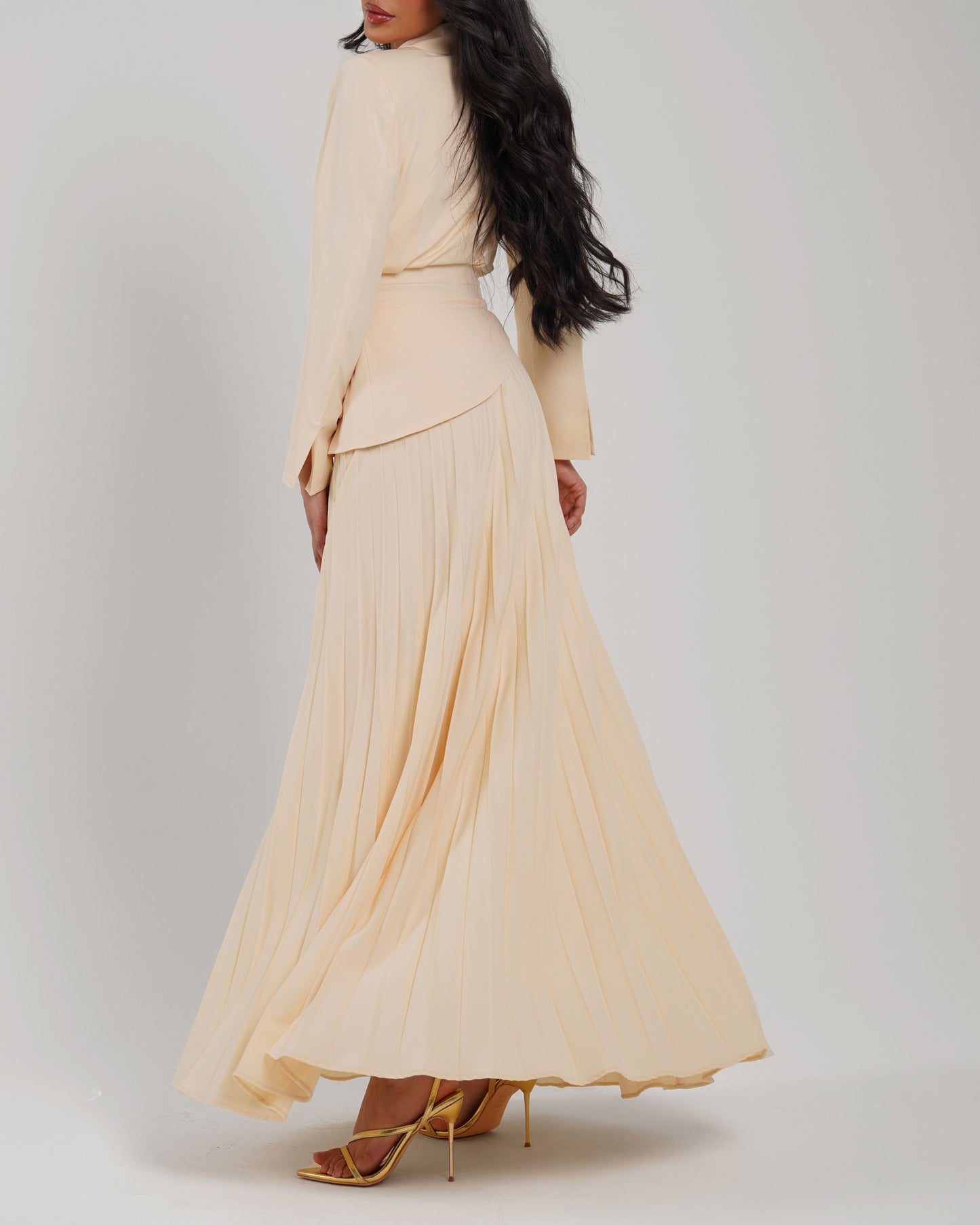 Double cream belt effect pleated maxi skirt paired with cropped blazer