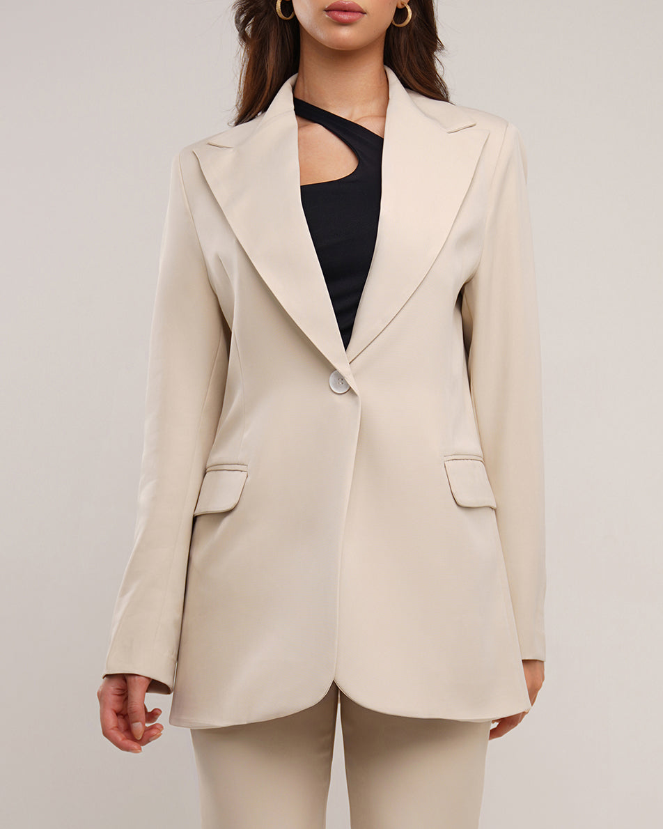 Sand dune beige peaked lapel blazer in crepe