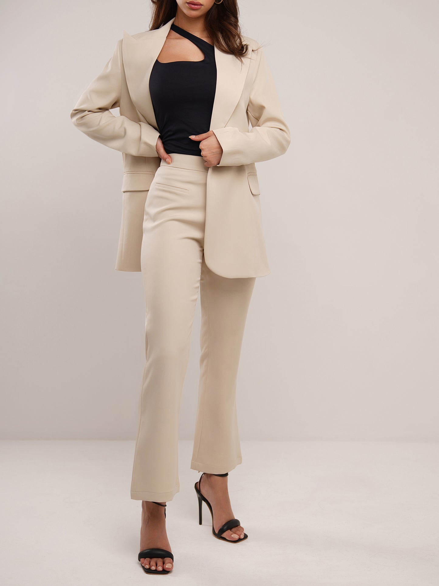 Sand dune beige peaked lapel blazer in crepe