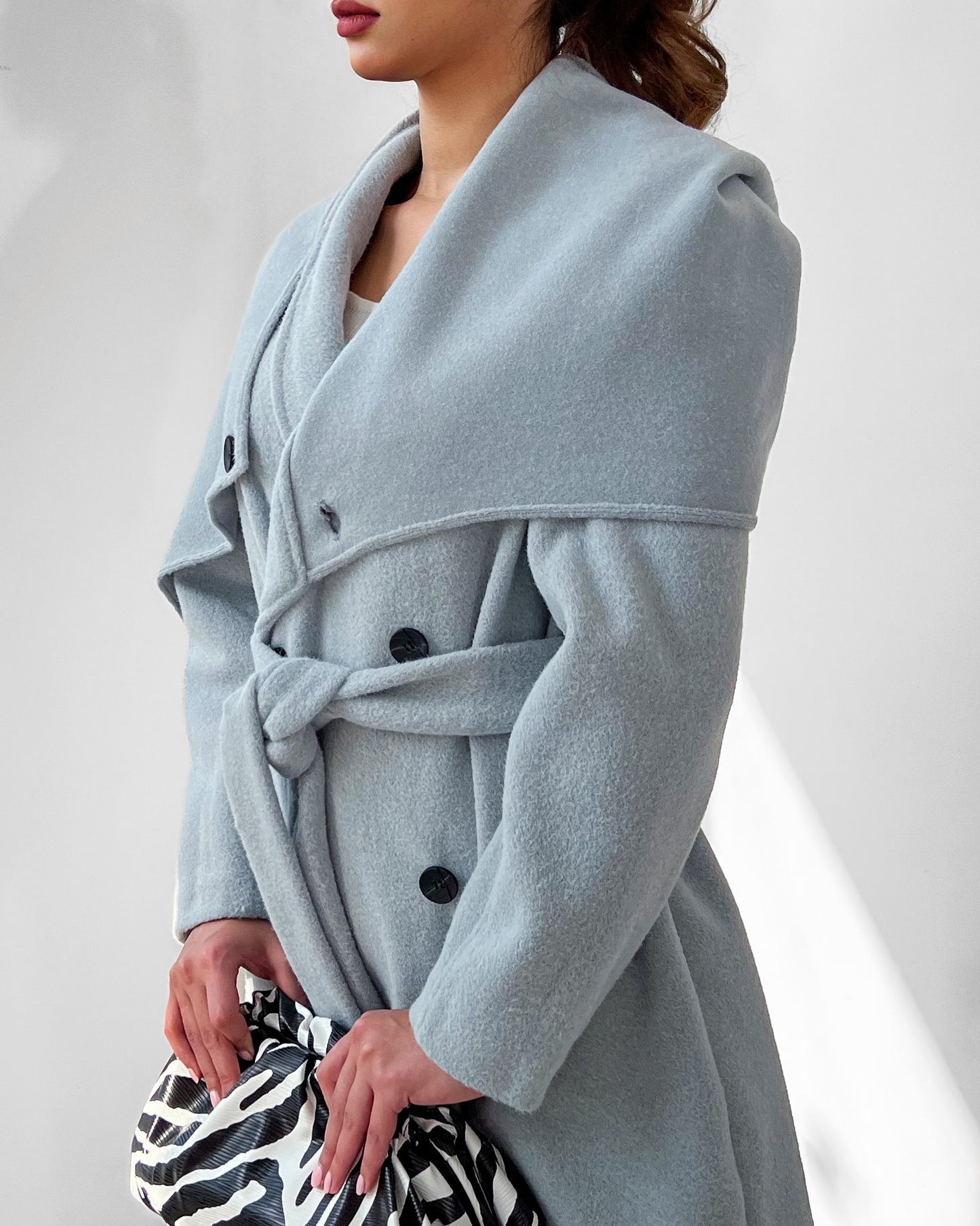 One side shawl collar blue coat