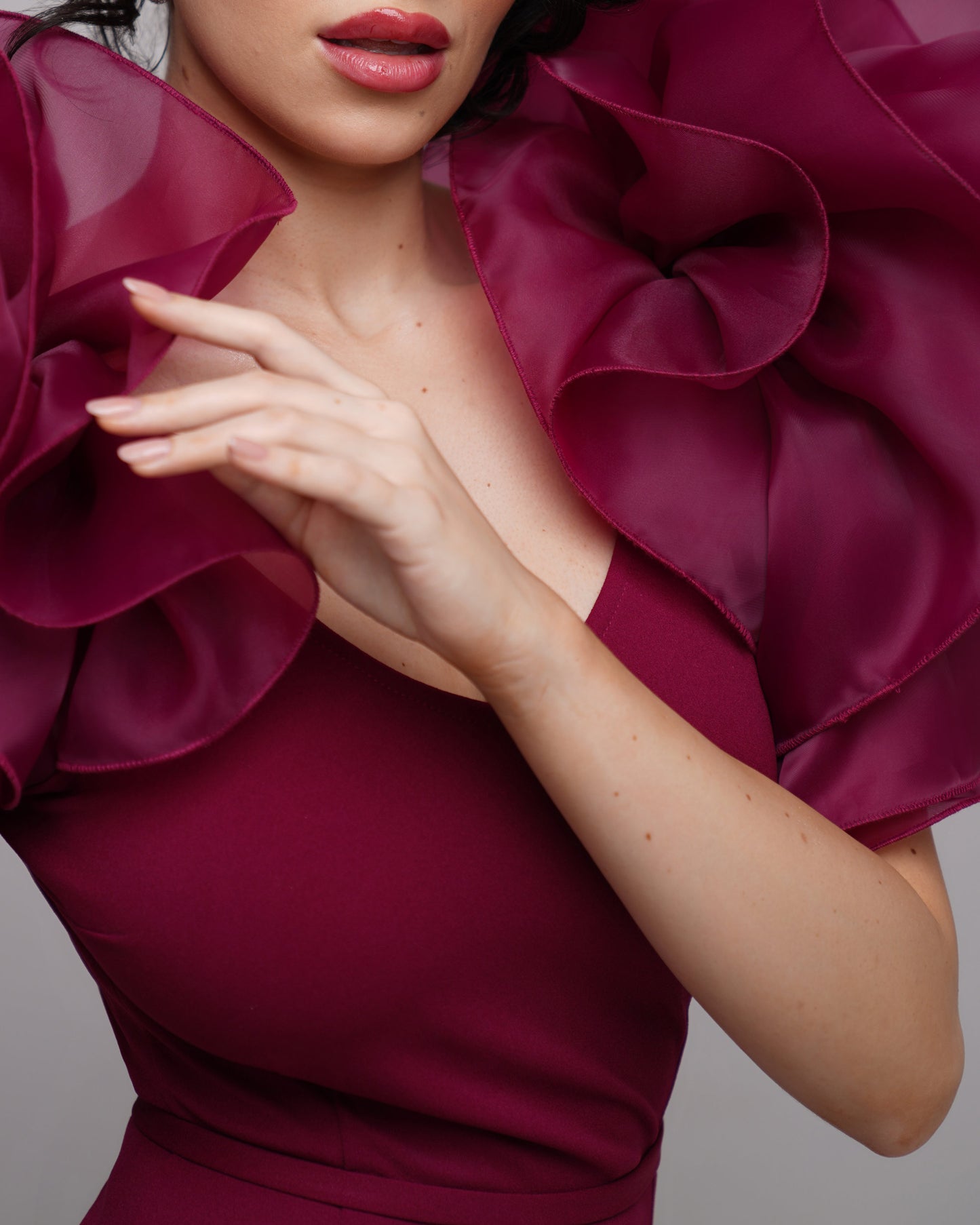 Organza ruffled sleeves v neck bodycon dress in maroon