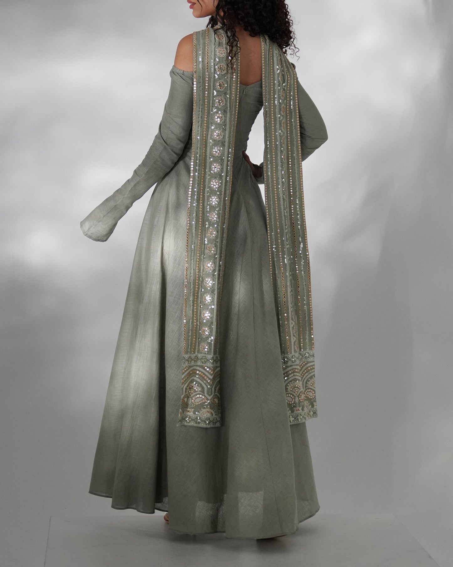 Twisted heart neckline maxi kaftan with embroidered linen shawl