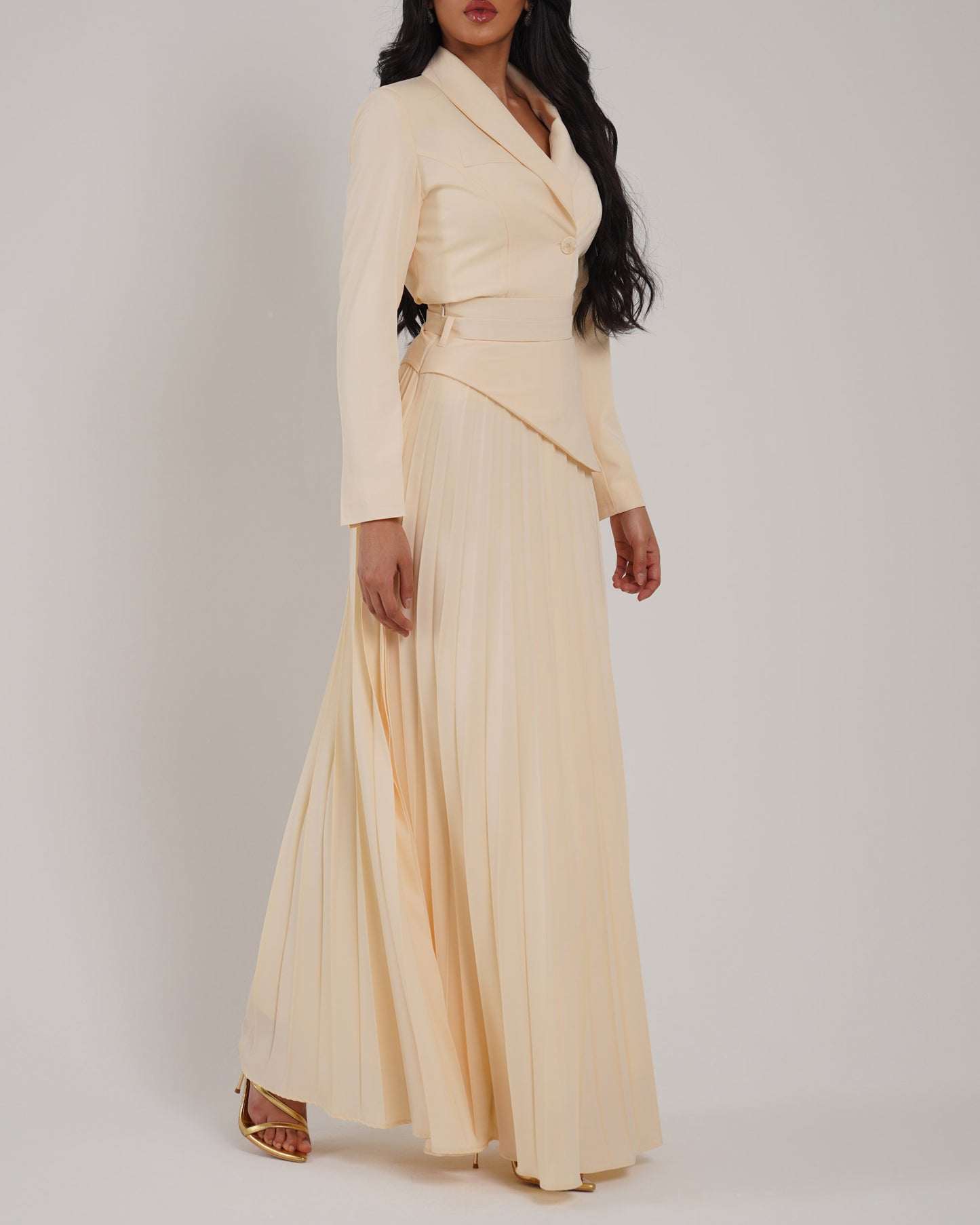Double cream belt effect pleated maxi skirt paired with cropped blazer